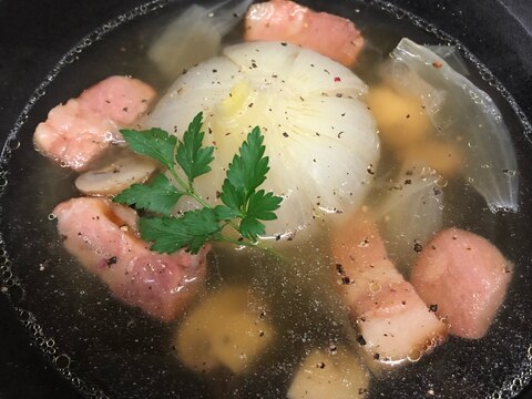 時短で美味しい新玉ねぎの丸ごとスープ